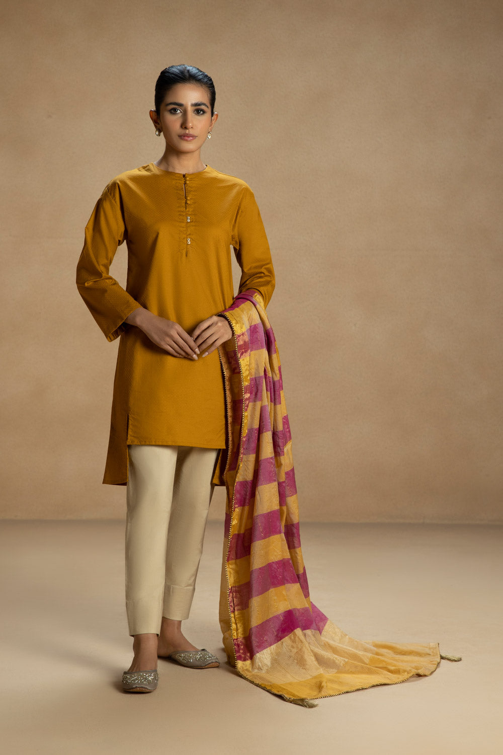 Yarn Dyed Khadi Dupatta